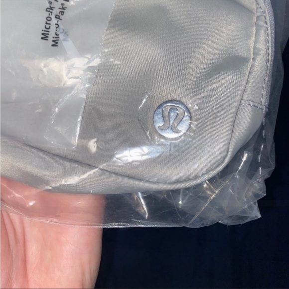 COPY - COPY - COPY - LULULEMON WAIST BAG GREY 🌺🥰 - Picture 3 of 7